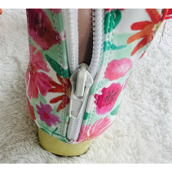 Betsey Johnson Women's Sz 9 Brandee Colorful Macrame Beads Embellished Sandals - Picture 15 of 16